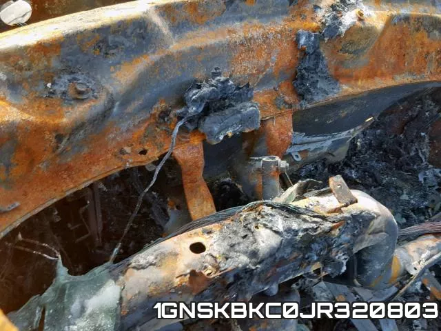 1GNSKBKC0JR320803 фото 9