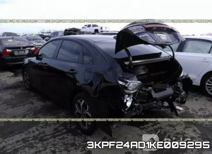 3KPF24AD1KE009295 фото 4