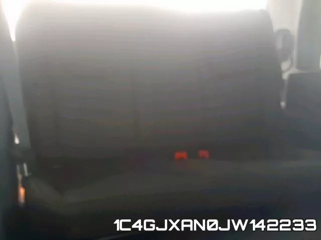 1C4GJXAN0JW142233 фото 7