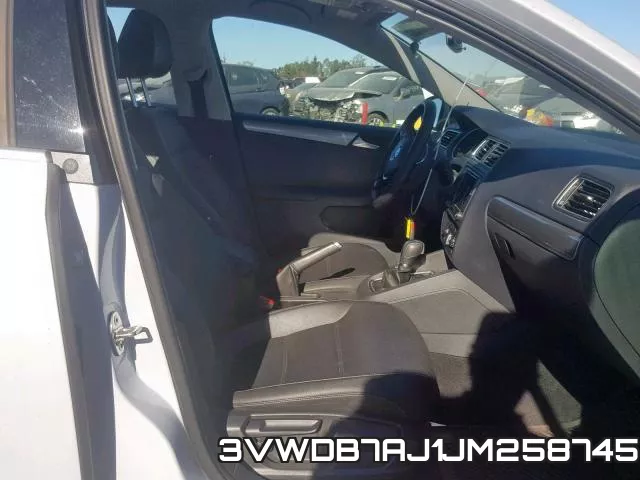 3VWDB7AJ1JM258745 фото 6