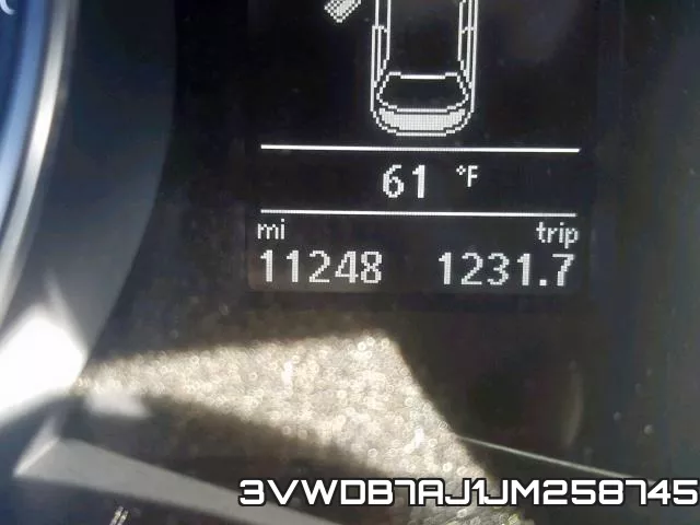3VWDB7AJ1JM258745 фото 9