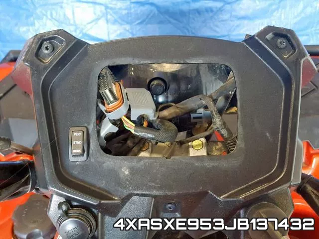 4XASXE953JB137432 фото 9