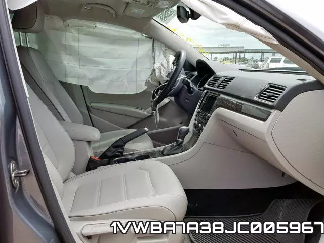 1VWBA7A38JC005967 фото 6