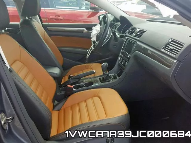 1VWCA7A39JC000684 фото 6