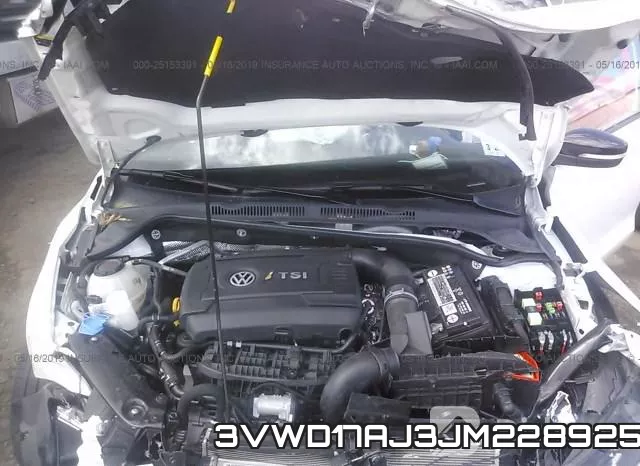 3VWD17AJ3JM228925 фото 2