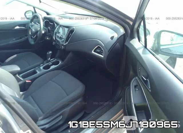 1G1BE5SM6J7180965 фото 6