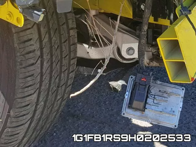 1G1FB1RS9H0202533 фото 10