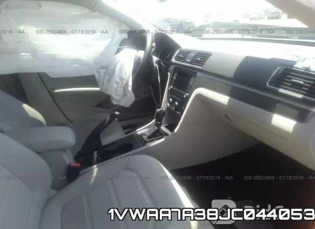 1VWAA7A38JC044053 фото 6