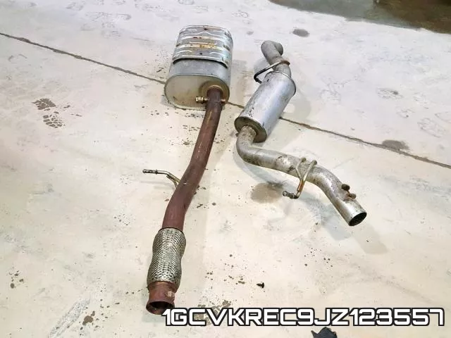 1GCVKREC9JZ123557 фото 10