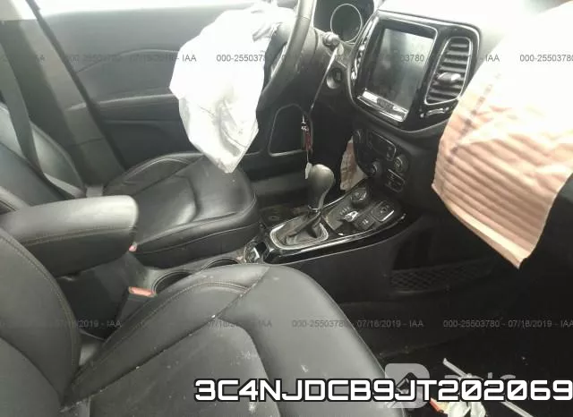 3C4NJDCB9JT202069 фото 6