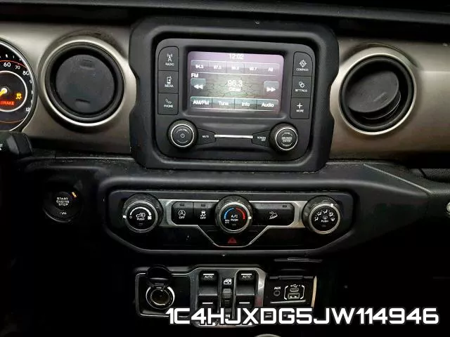 1C4HJXDG5JW114946 фото 10