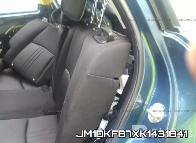 JM1DKFB7XK1431841 фото 9
