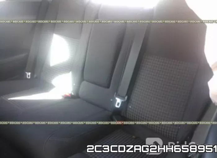 2C3CDZAG2HH658951 фото 9