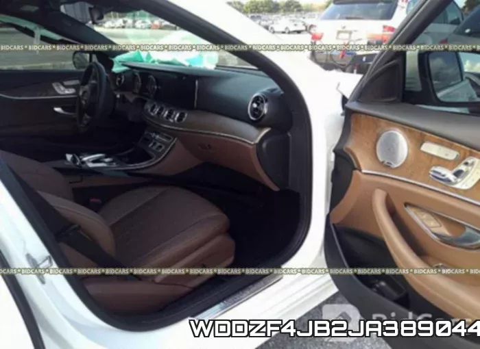 WDDZF4JB2JA389044 фото 6