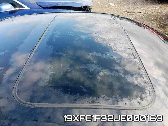 19XFC1F32JE000163 фото 10