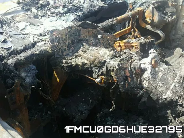 1FMCU0GD6HUE32795 фото 9
