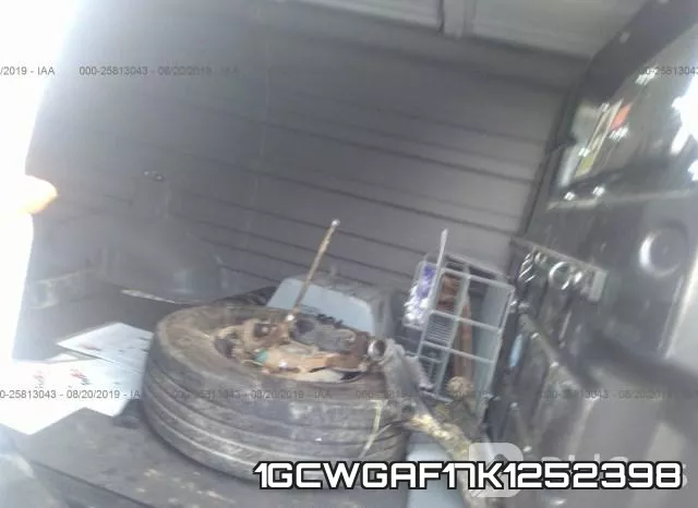1GCWGAF17K1252398 фото 9