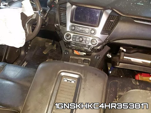 1GNSKHKC4HR353817 фото 6