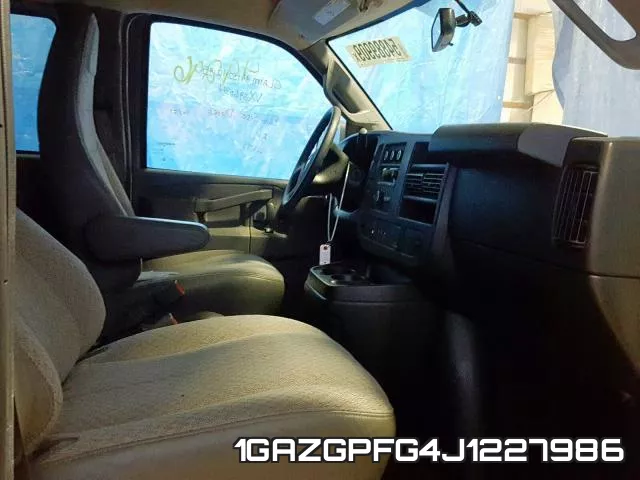 1GAZGPFG4J1227986 фото 6