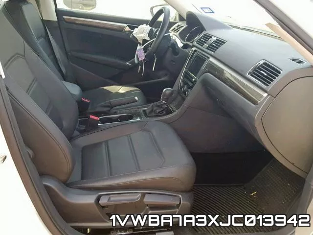 1VWBA7A3XJC013942 фото 6