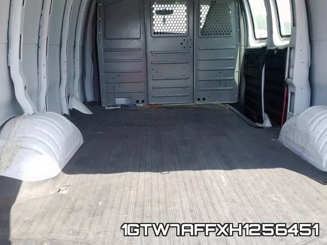 1GTW7AFFXH1256451 фото 7