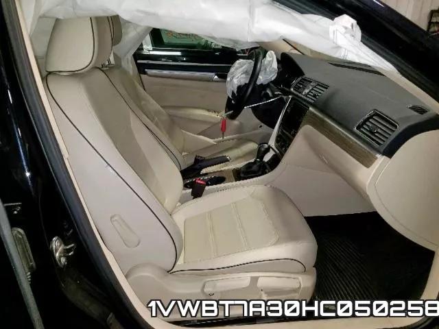 1VWBT7A30HC050258 фото 7
