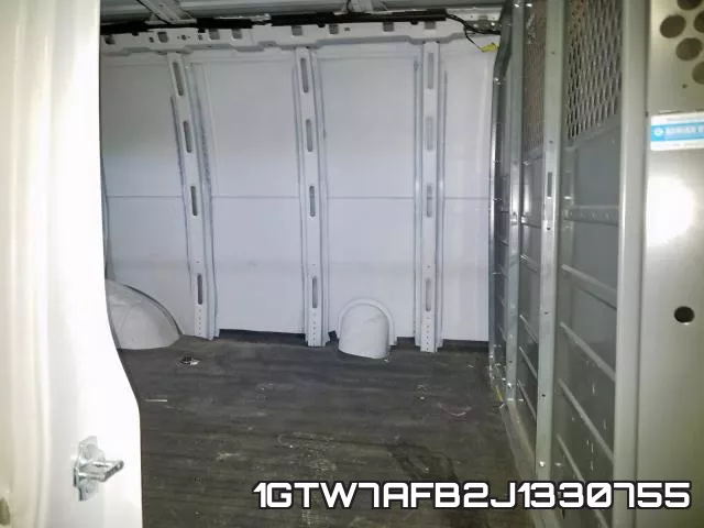 1GTW7AFB2J1330755 фото 7