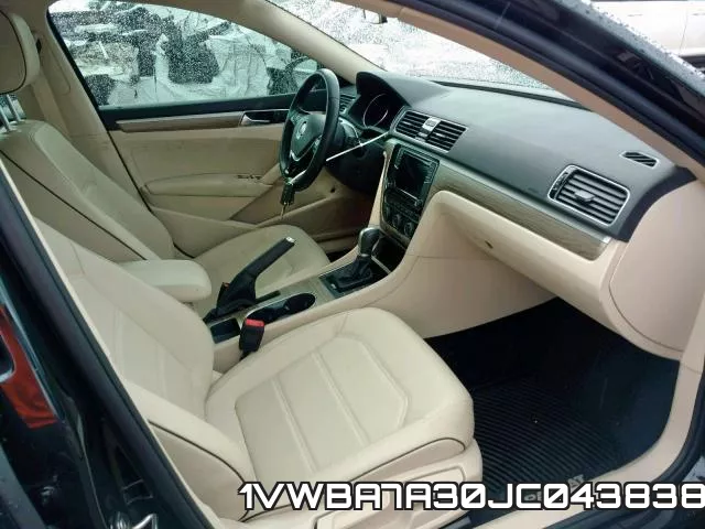 1VWBA7A30JC043838 фото 6