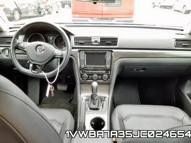 1VWBA7A35JC024654 фото 10