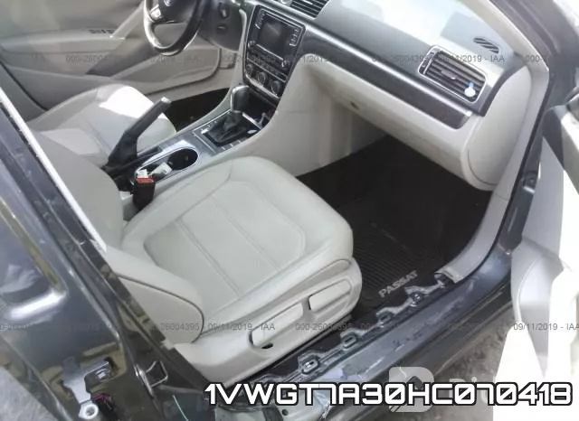 1VWGT7A30HC070418 фото 6