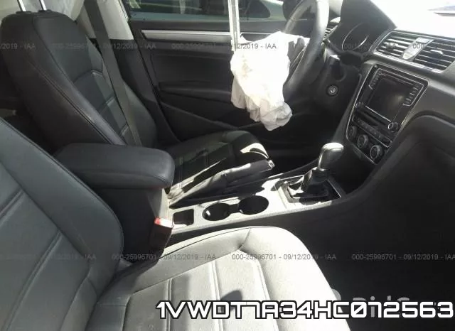 1VWDT7A34HC072563 фото 6