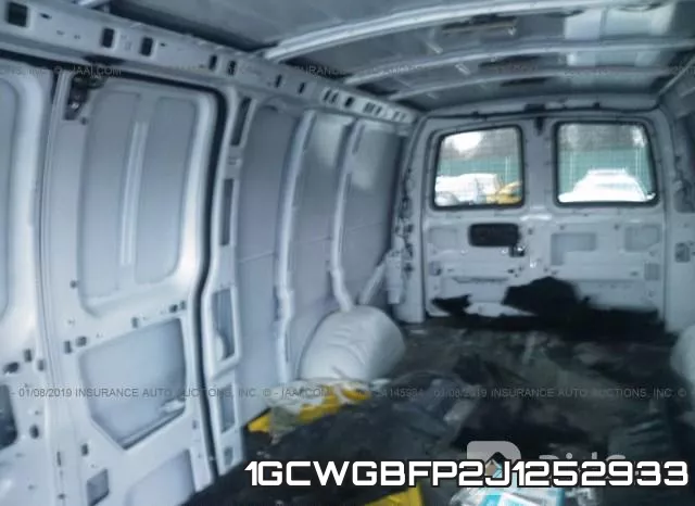 1GCWGBFP2J1252933 фото 9