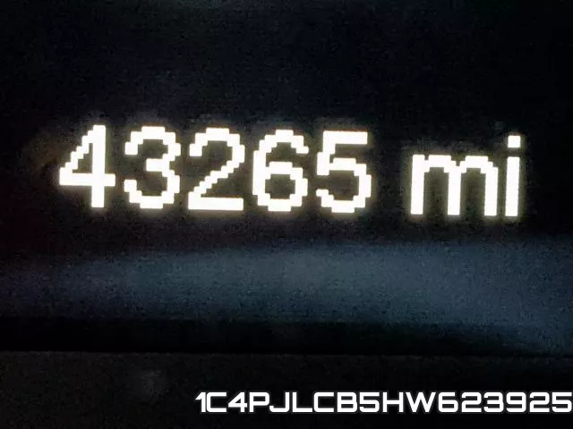 1C4PJLCB5HW623925 фото 9