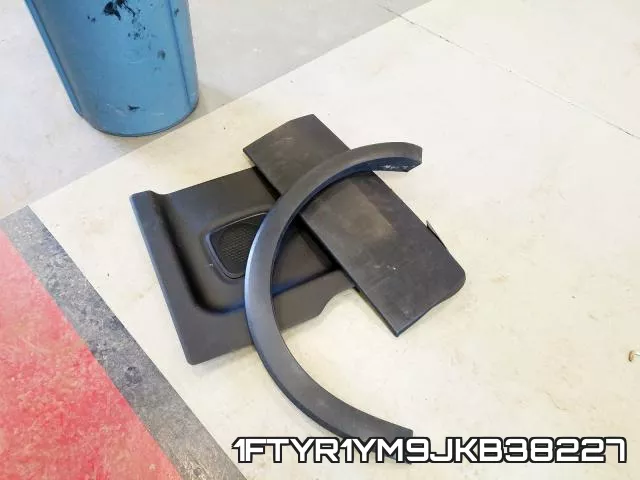 1FTYR1YM9JKB38227 фото 10