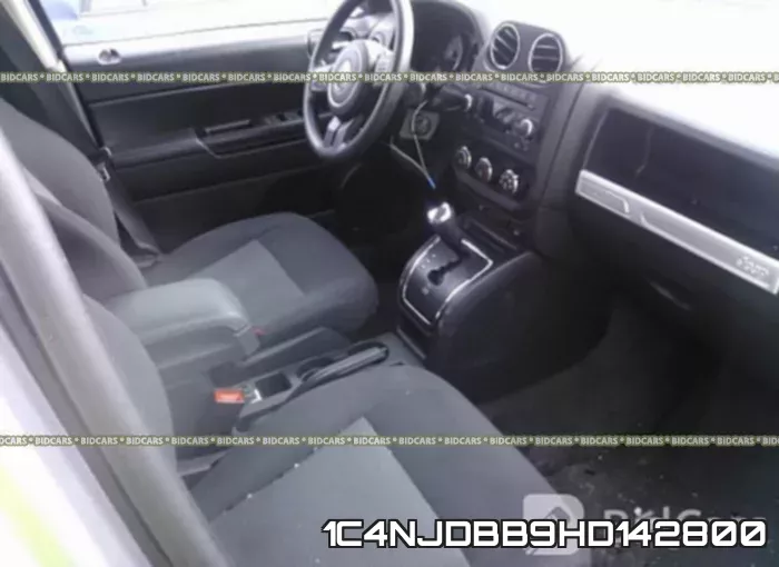 1C4NJDBB9HD142800 фото 6