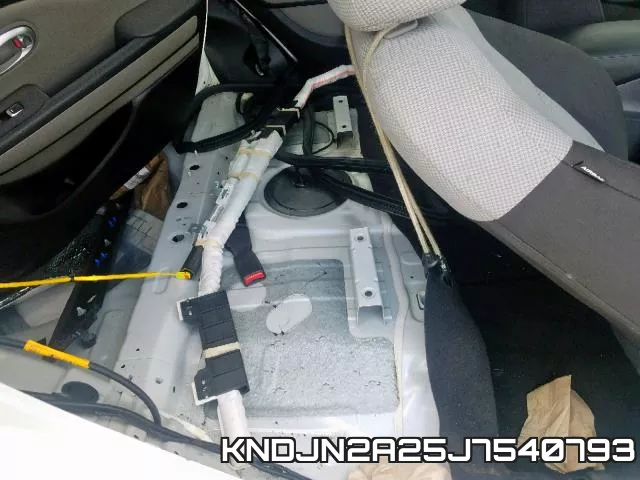 KNDJN2A25J7540793 фото 7