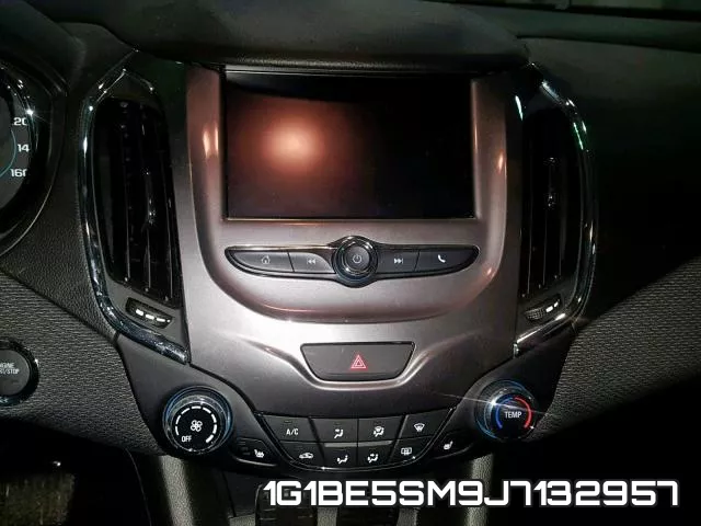 1G1BE5SM9J7132957 фото 10