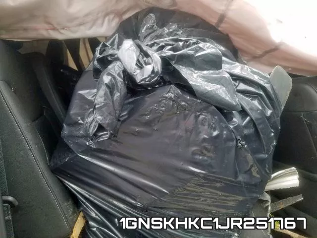 1GNSKHKC1JR251767 фото 6