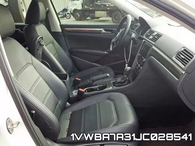 1VWBA7A31JC028541 фото 6