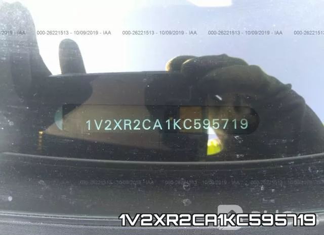 1V2XR2CA1KC595719 фото 9