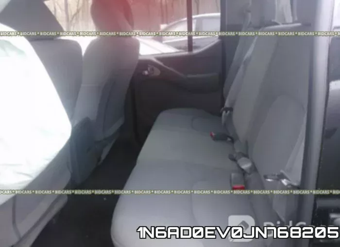 1N6AD0EV0JN768205 фото 9