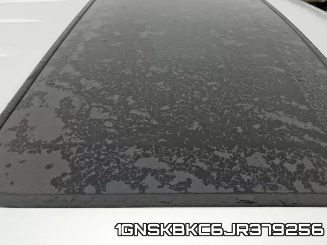 1GNSKBKC6JR379256 фото 9