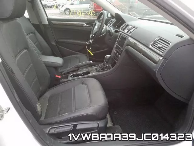 1VWBA7A39JC014323 фото 3