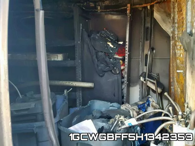 1GCWGBFF5H1342353 фото 6