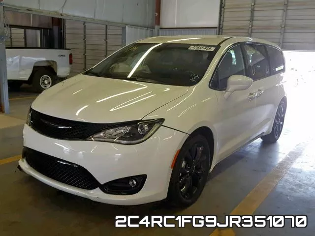 2C4RC1FG9JR351070 фото 3
