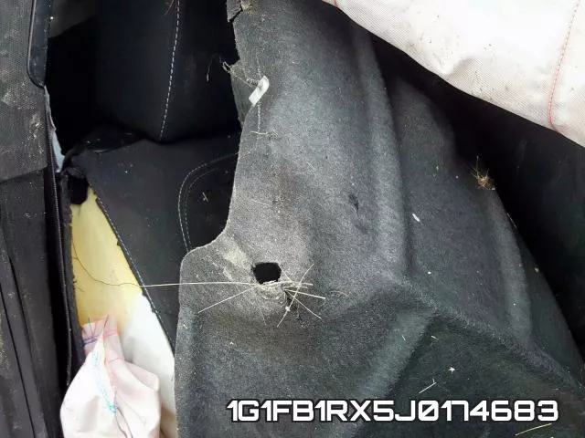 1G1FB1RX5J0174683 фото 3
