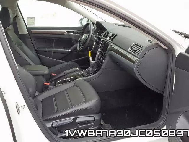 1VWBA7A30JC050837 фото 5