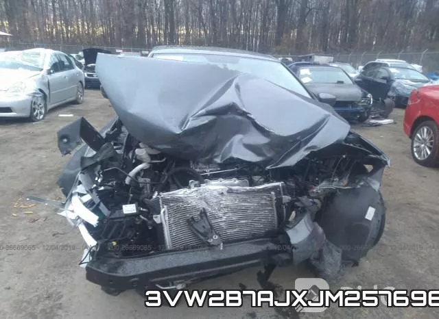 3VW2B7AJXJM257696 фото 7