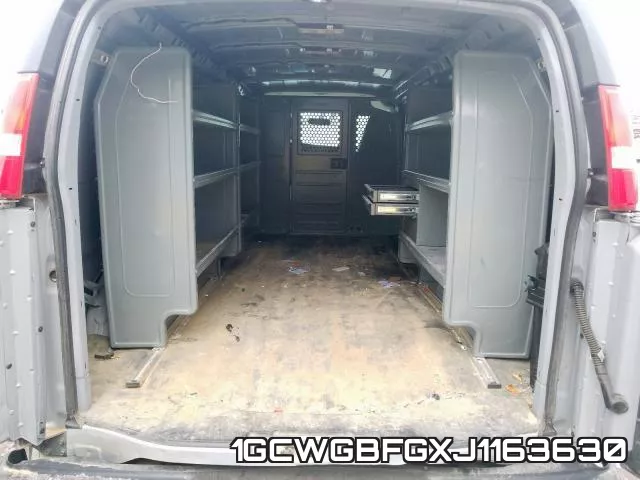1GCWGBFGXJ1163630 фото 8
