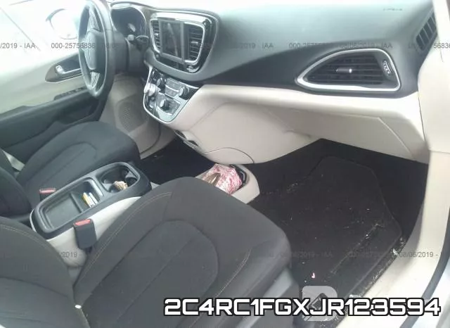 2C4RC1FGXJR123594 фото 4